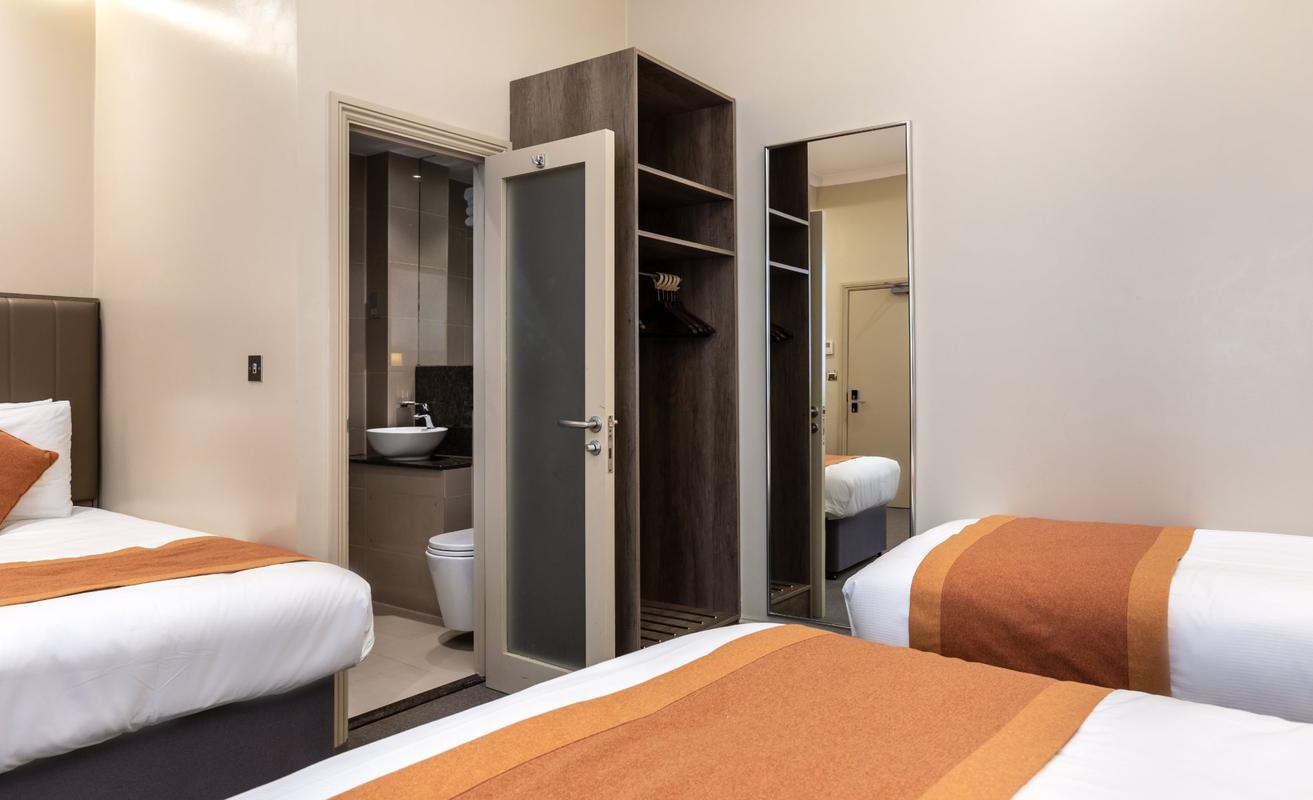 Family 5 Room Sidney Hotel London Family 5 Room Sidney Hotel London