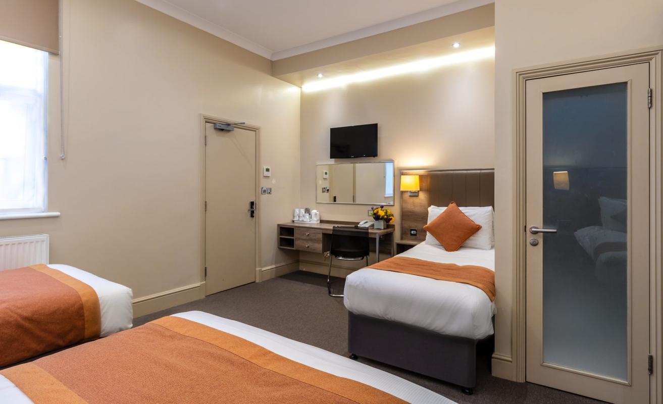 Family 5 Room Sidney Hotel London Family 5 Room Sidney Hotel London