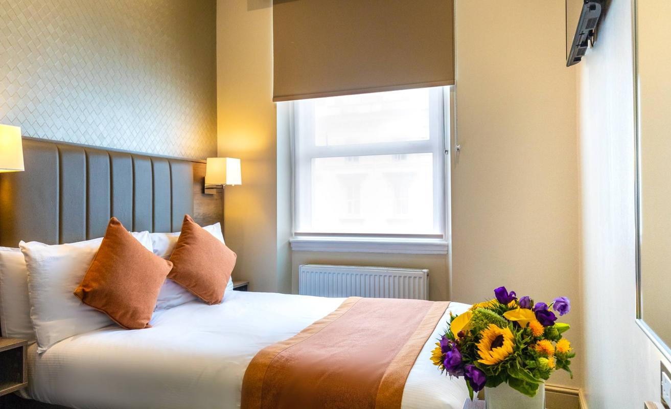 Petite Double Room Sidney Hotel London Petite Double Room Sidney Hotel London