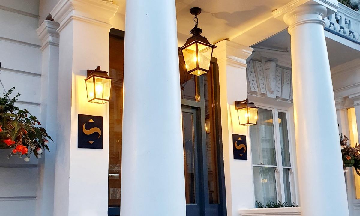 Entrance Sidney Hotel London Entrance Sidney Hotel London