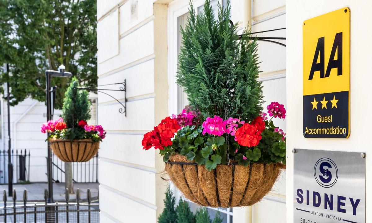 Entrance Sidney Hotel London Entrance Sidney Hotel London